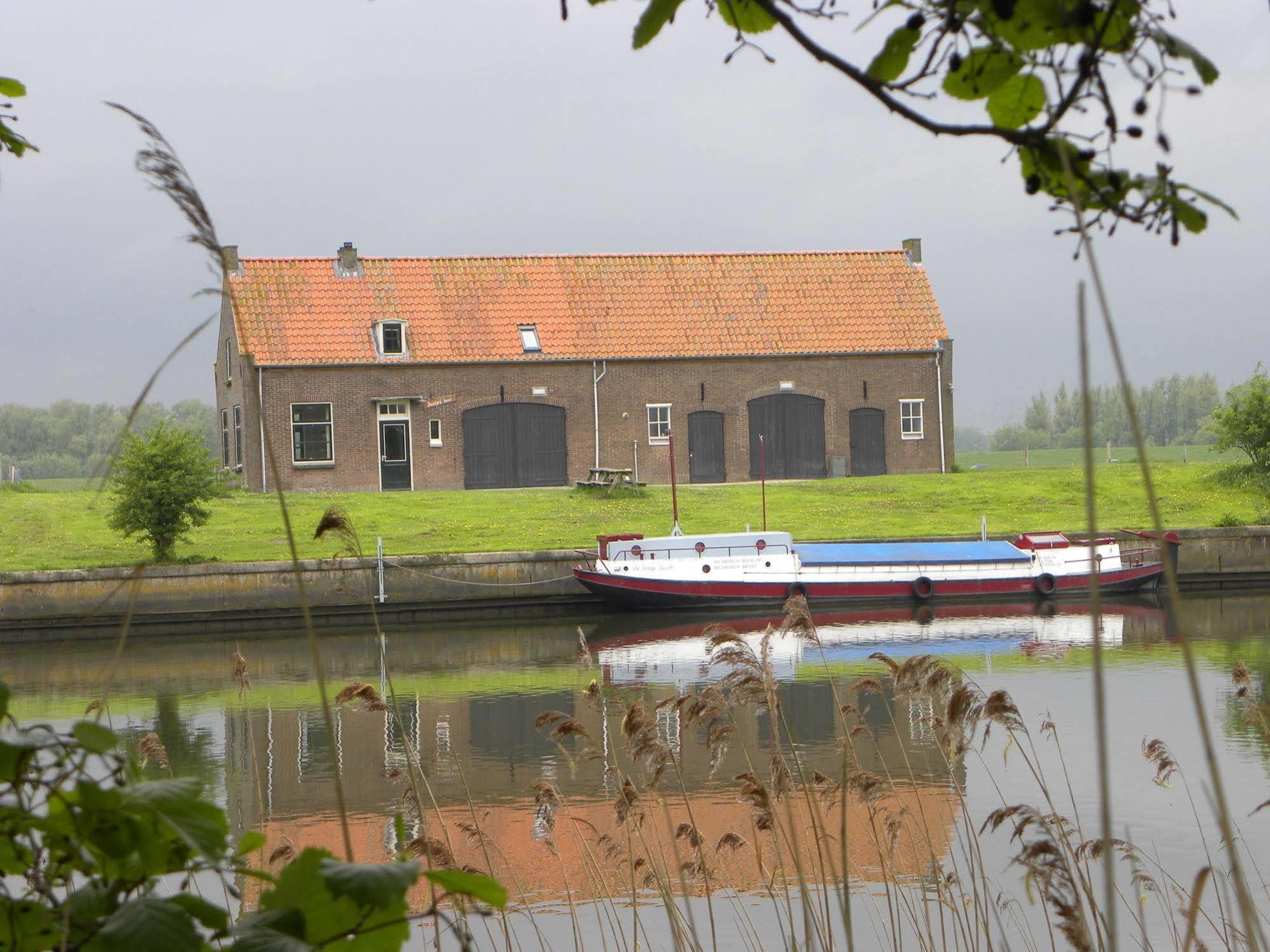 Hotel de Brabantse Biesbosch Werkendam Exterior foto